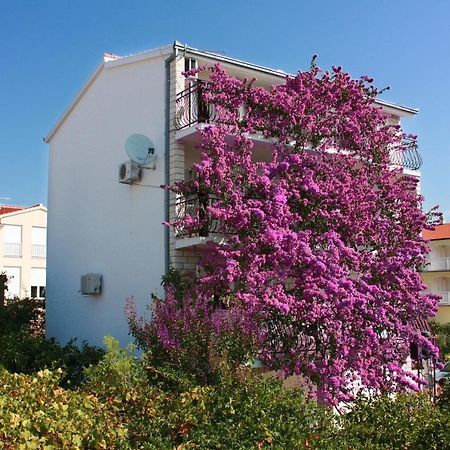Apartments By The Sea Rastici, Ciovo - 2104 Trogir Bagian luar foto