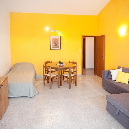 Apartments By The Sea Rastici, Ciovo - 2104 Trogir Ruang foto