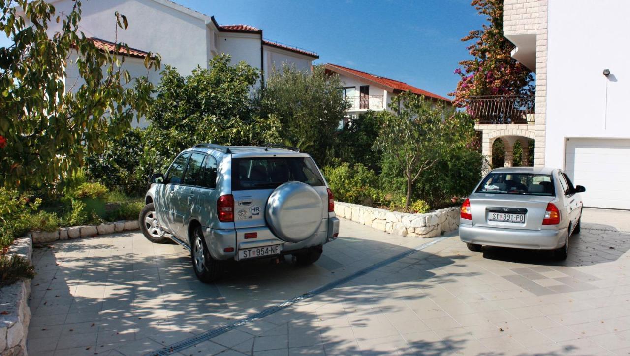 Apartments By The Sea Rastici, Ciovo - 2104 Trogir Bagian luar foto