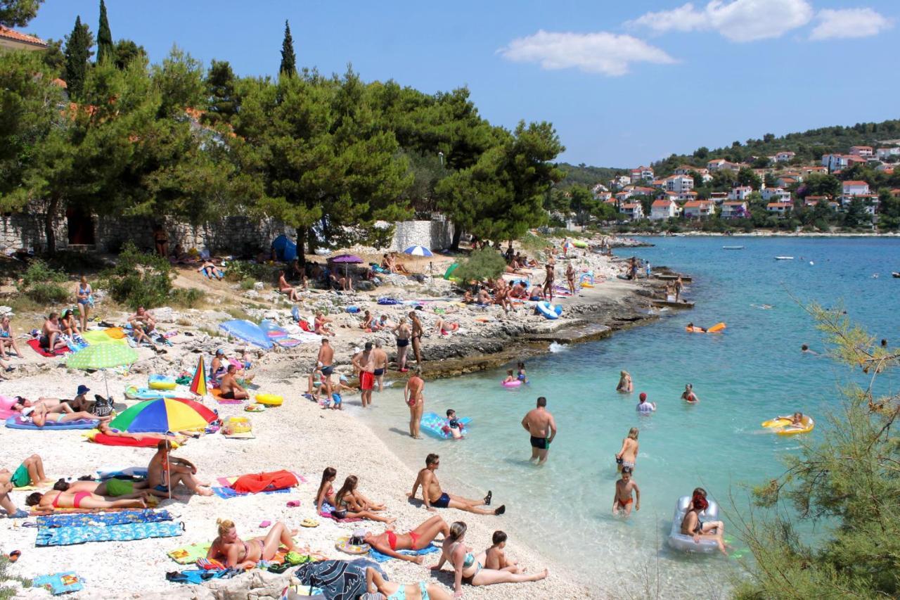 Apartments By The Sea Rastici, Ciovo - 2104 Trogir Bagian luar foto