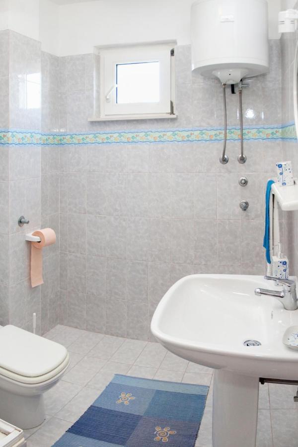 Apartments By The Sea Rastici, Ciovo - 2104 Trogir Bagian luar foto