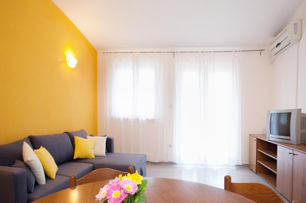 Apartments By The Sea Rastici, Ciovo - 2104 Trogir Bagian luar foto