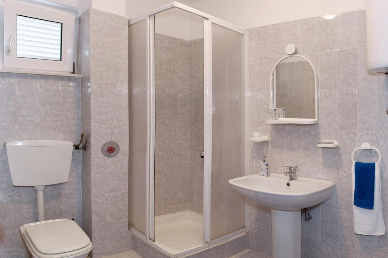 Apartments By The Sea Rastici, Ciovo - 2104 Trogir Bagian luar foto