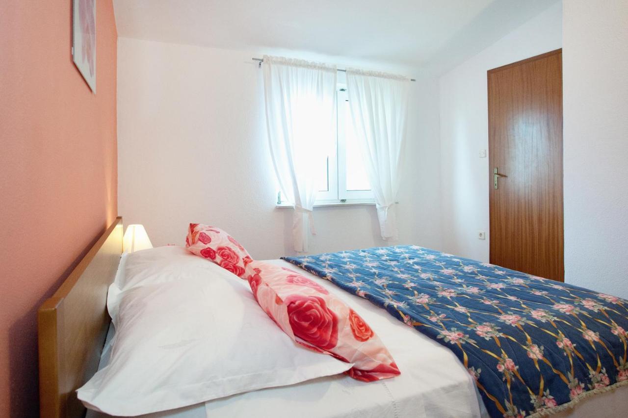 Apartments By The Sea Rastici, Ciovo - 2104 Trogir Bagian luar foto