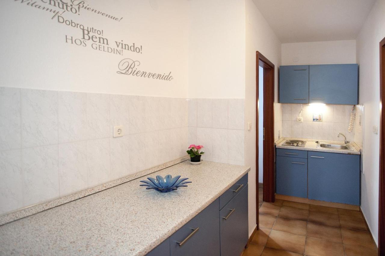 Apartments By The Sea Rastici, Ciovo - 2104 Trogir Bagian luar foto