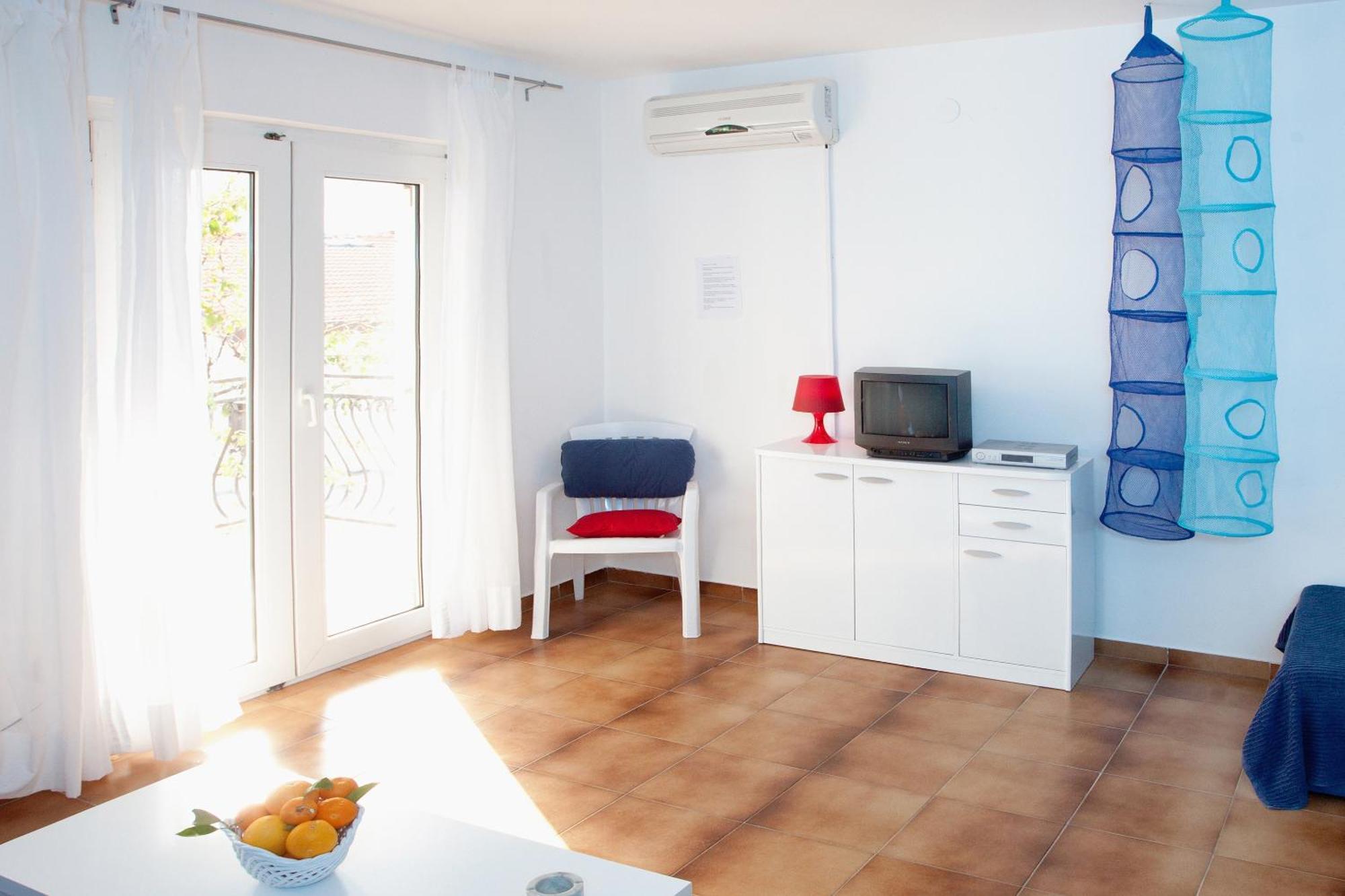 Apartments By The Sea Rastici, Ciovo - 2104 Trogir Ruang foto